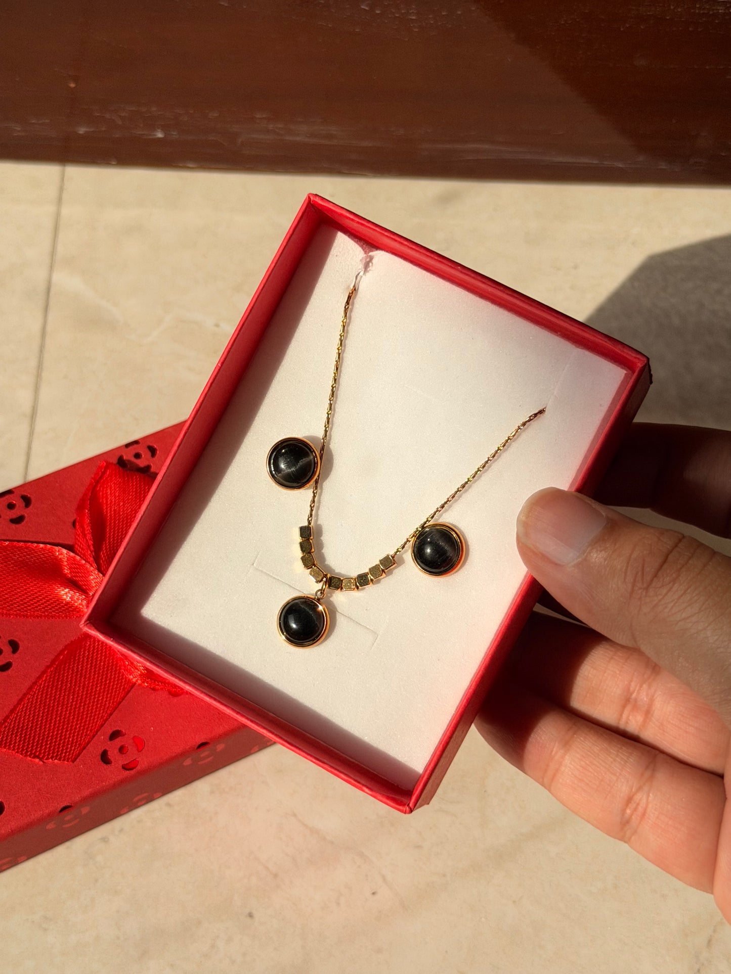 Noir charm luxe set