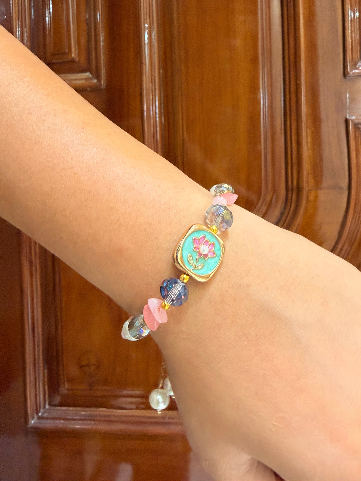 Rosy crystal adjustable bracelet (green)