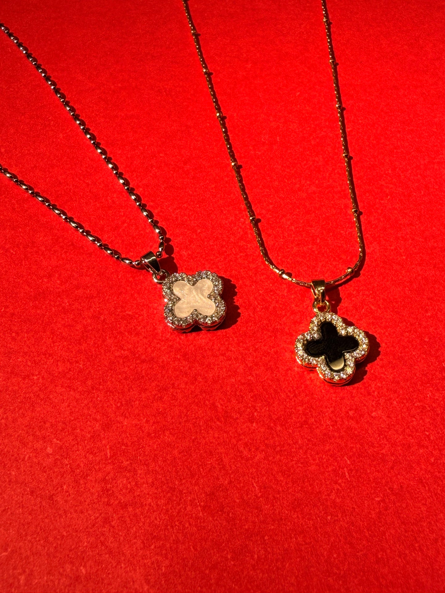 Clover flip pendent ( silver tone)