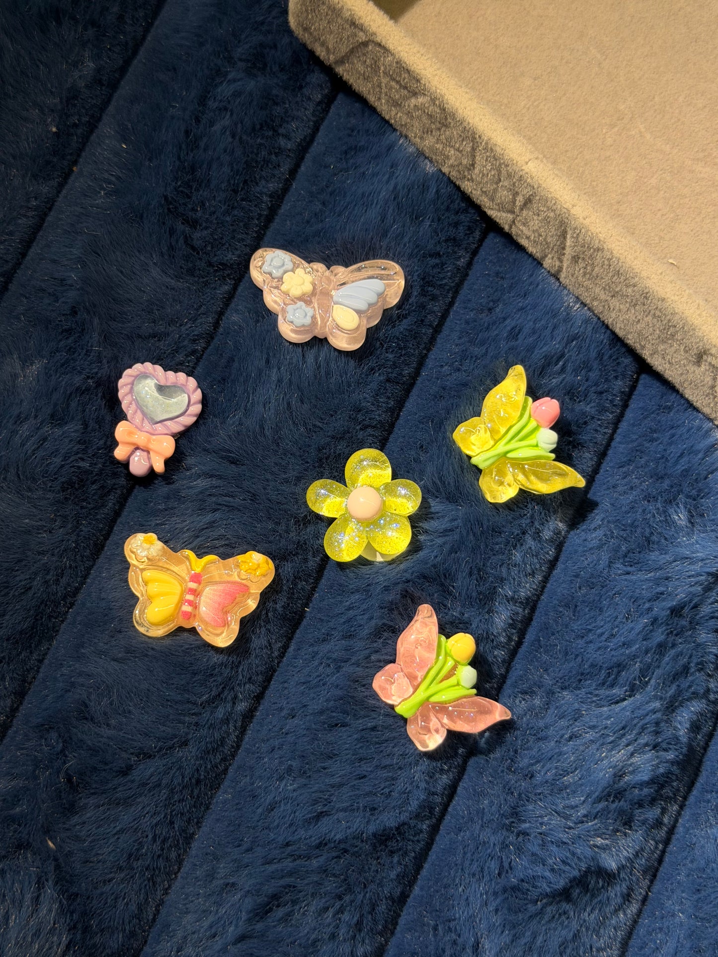 Stickable cute charms (6pcs)
