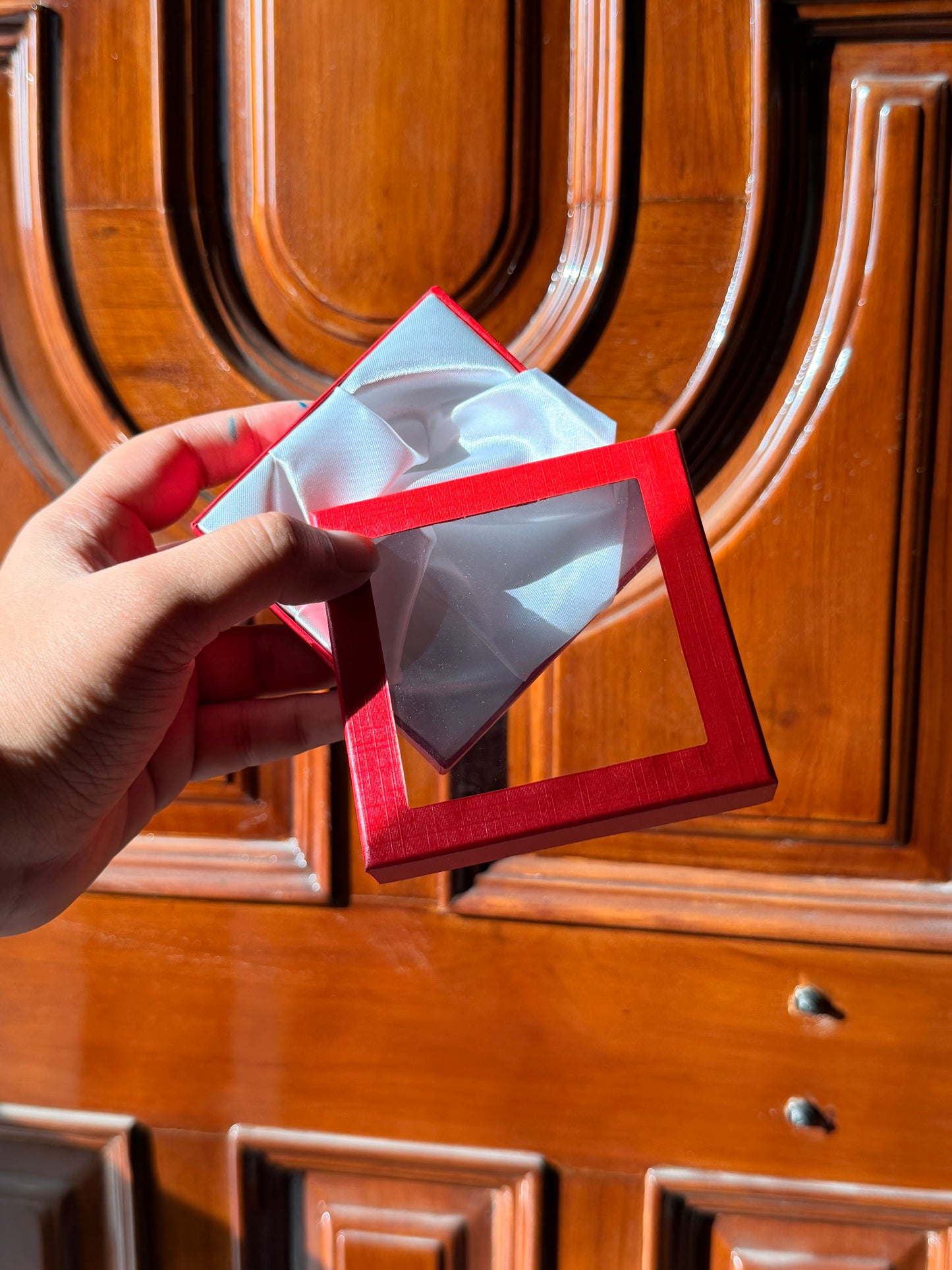 Bracelet display box with satin cloth