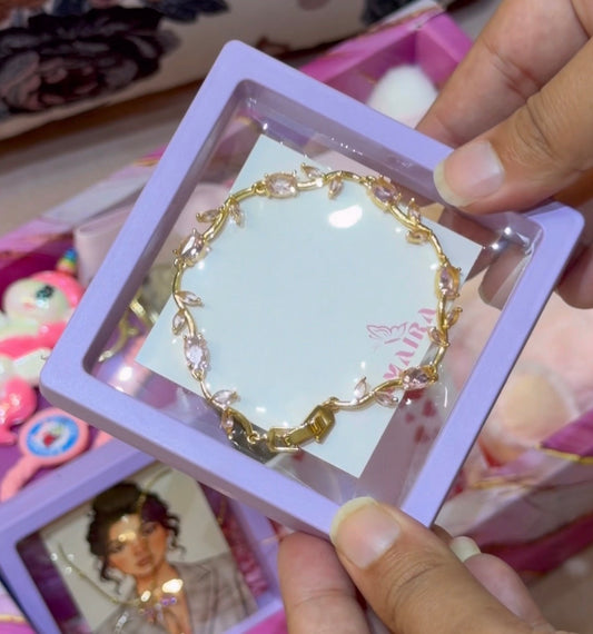 Floating display box (9”9cm)