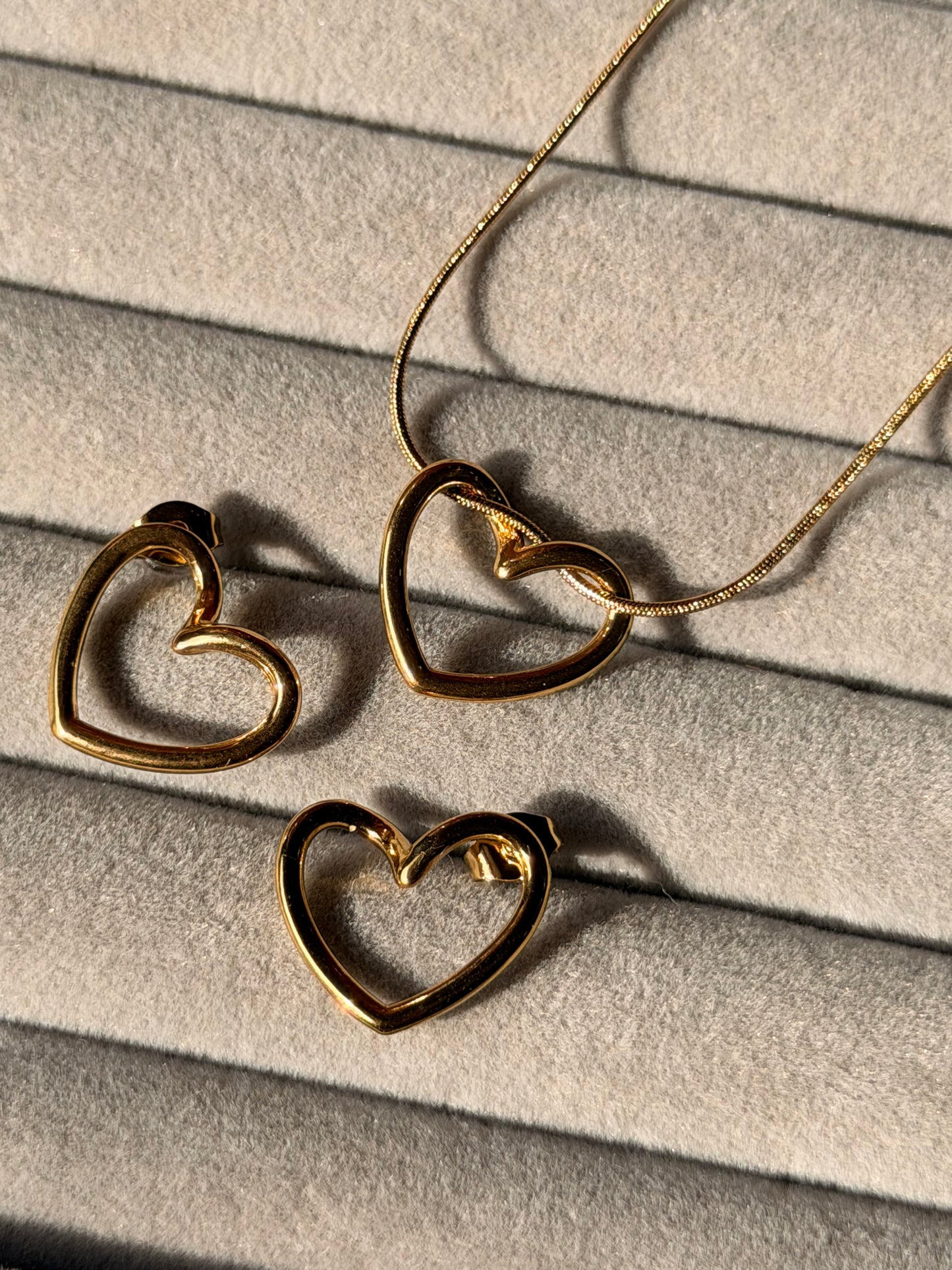 Golden heart whisper set