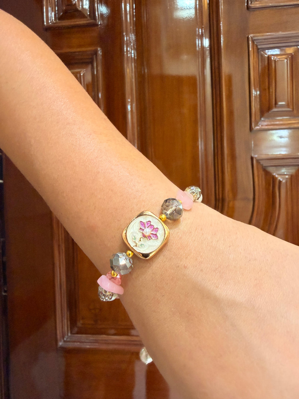 Rosy crystal adjustable bracelet (White)