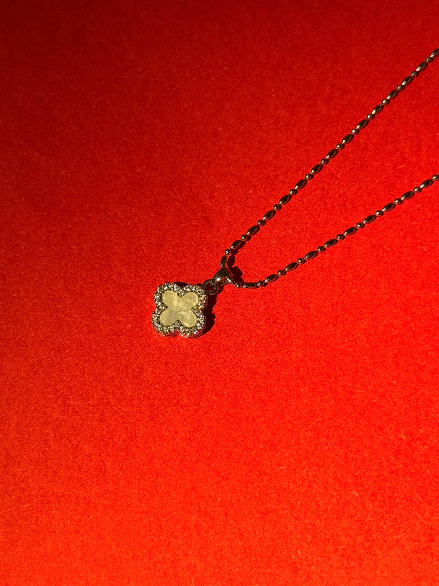 Clover flip pendent ( silver tone)