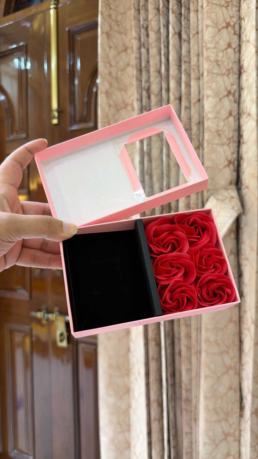 Love Bloom Rose Gift Box