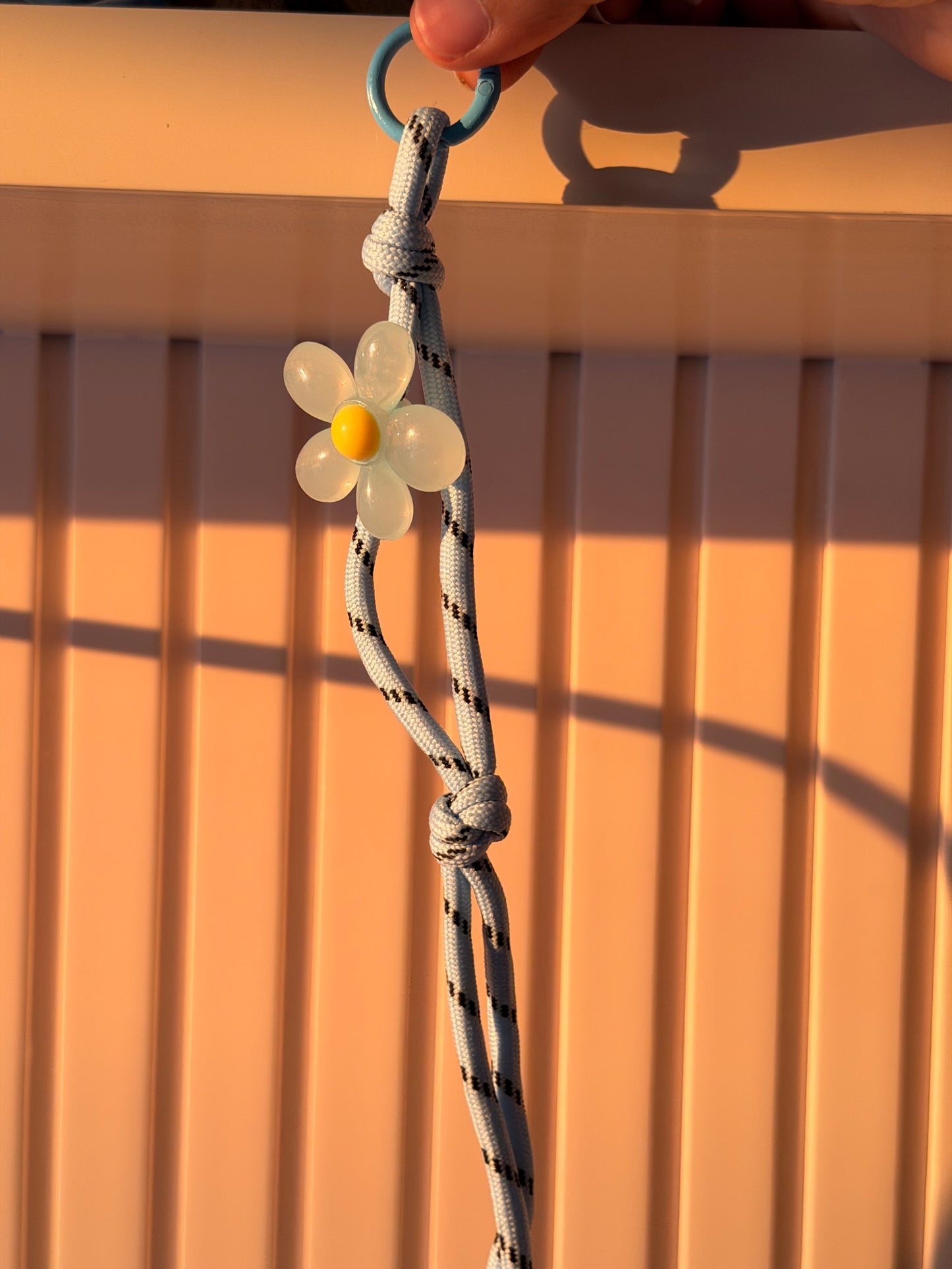 Daisy Knot Rope Charm (blue)