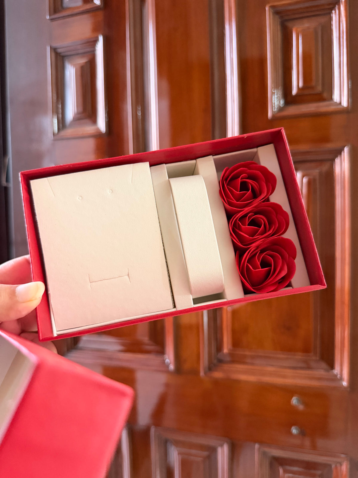 Three Roses Gift Box
