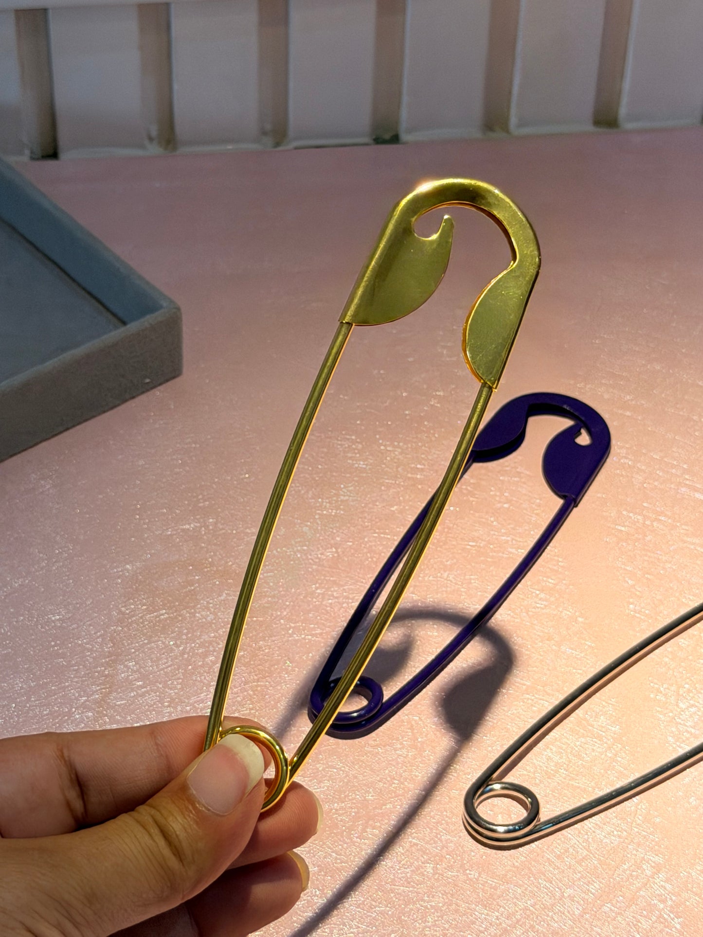 Safety pin hair-clip (golden)