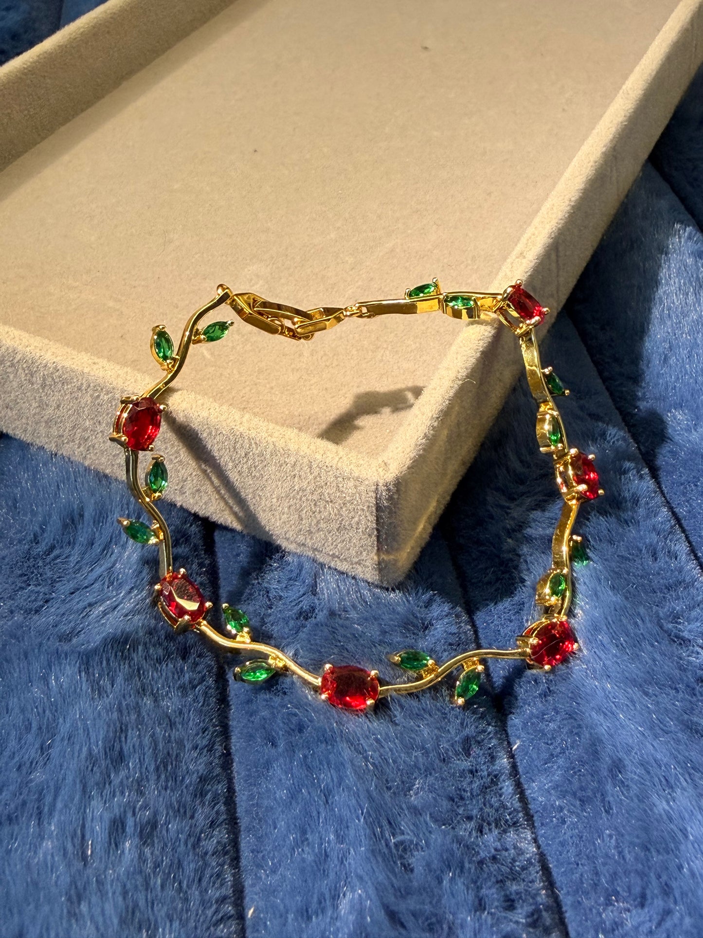 Tulip bracelet (red with green leaves)