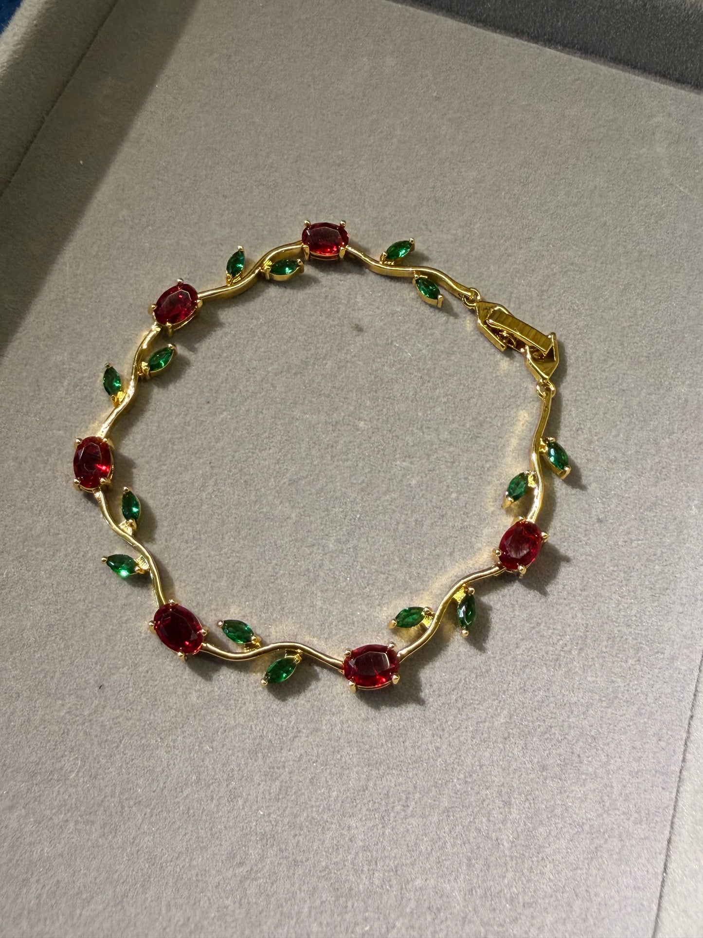 Tulip bracelet (red with green leaves)