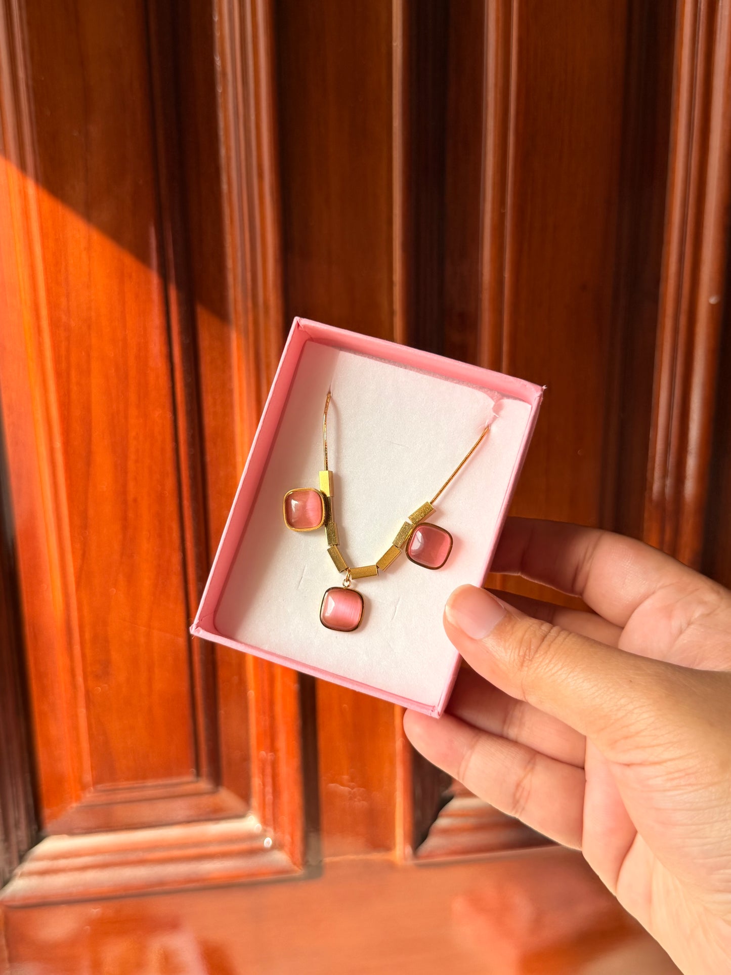 Rose glow statement set