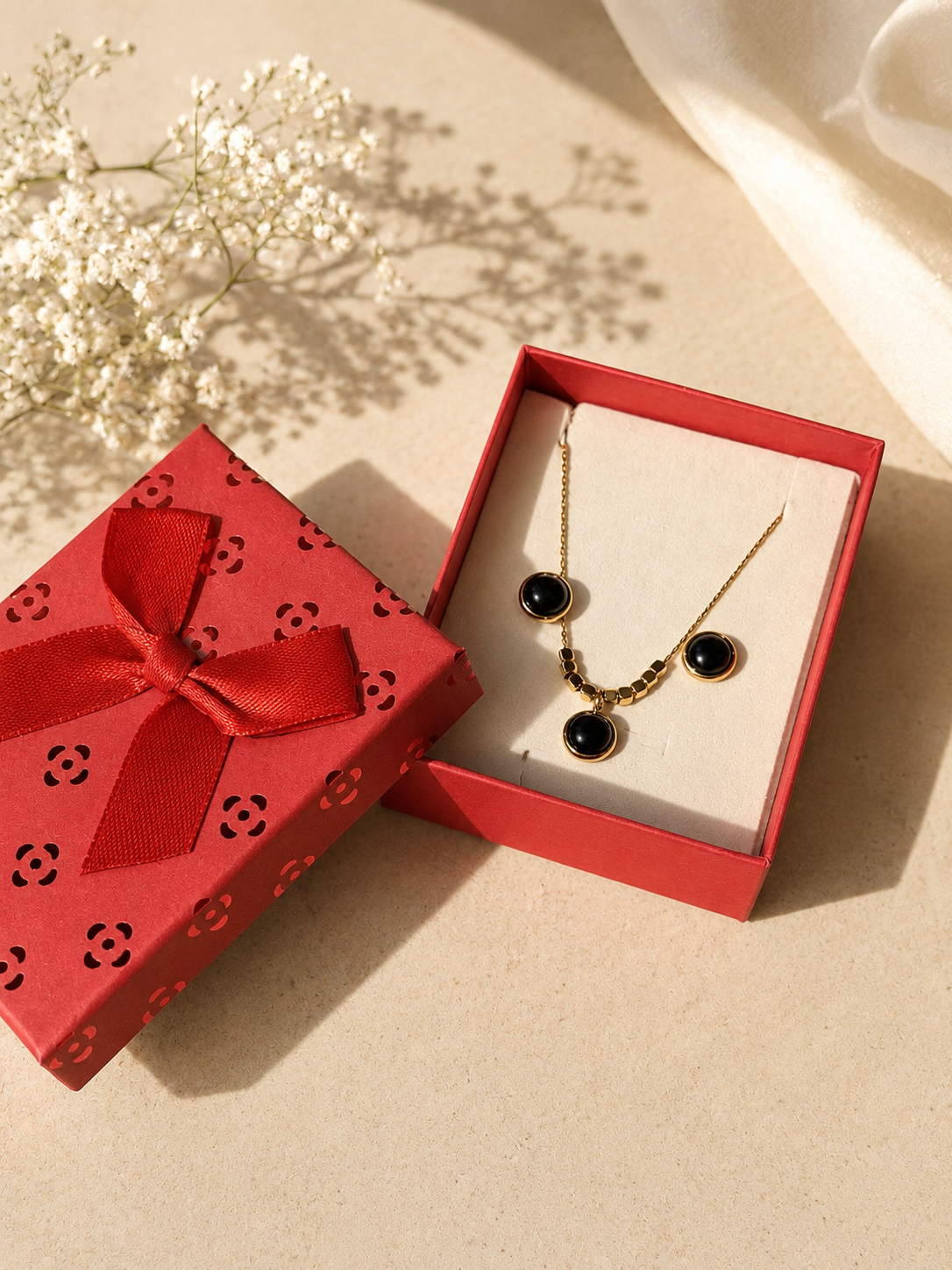 Noir charm luxe set