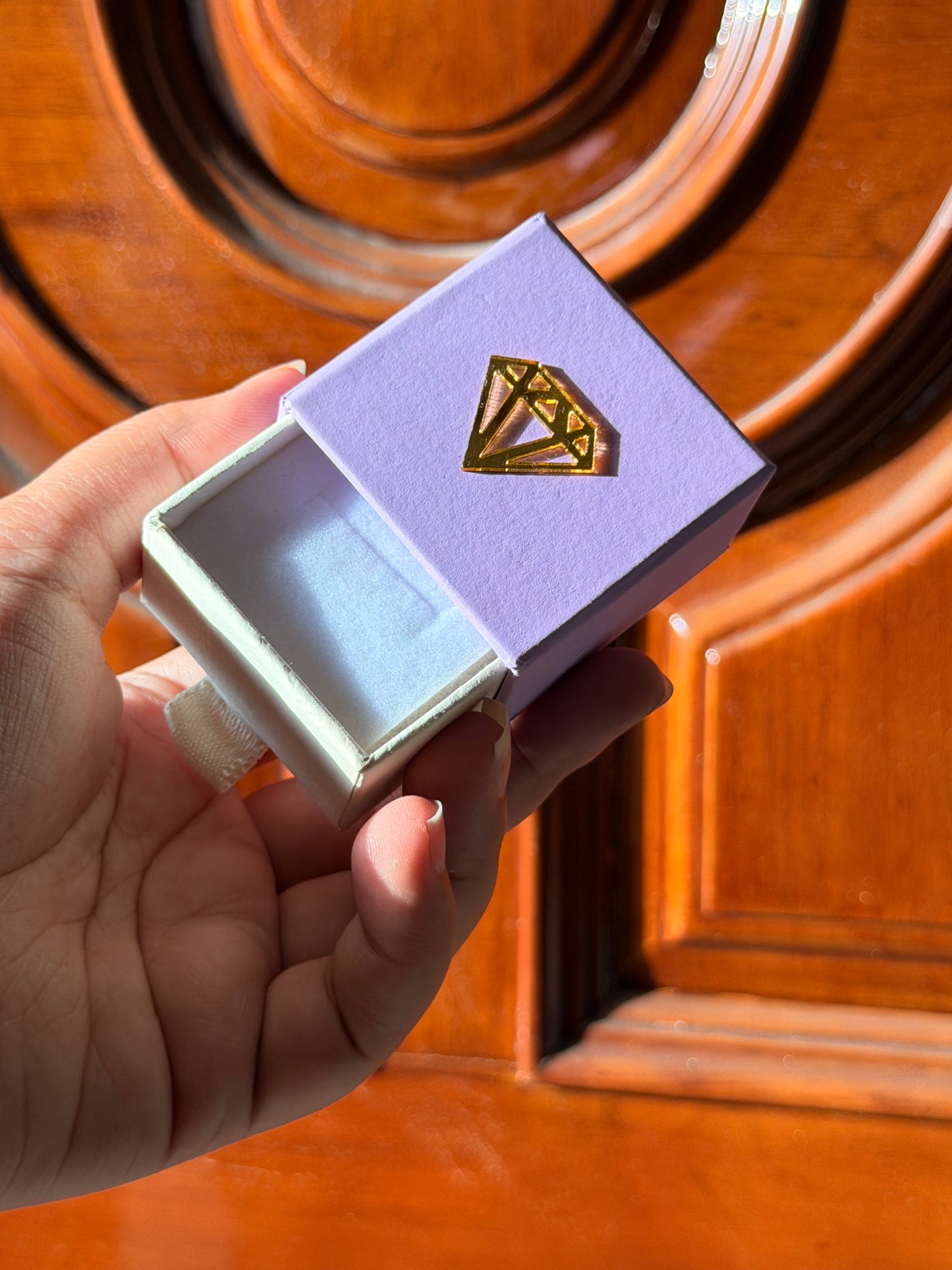 Ring pull out display box