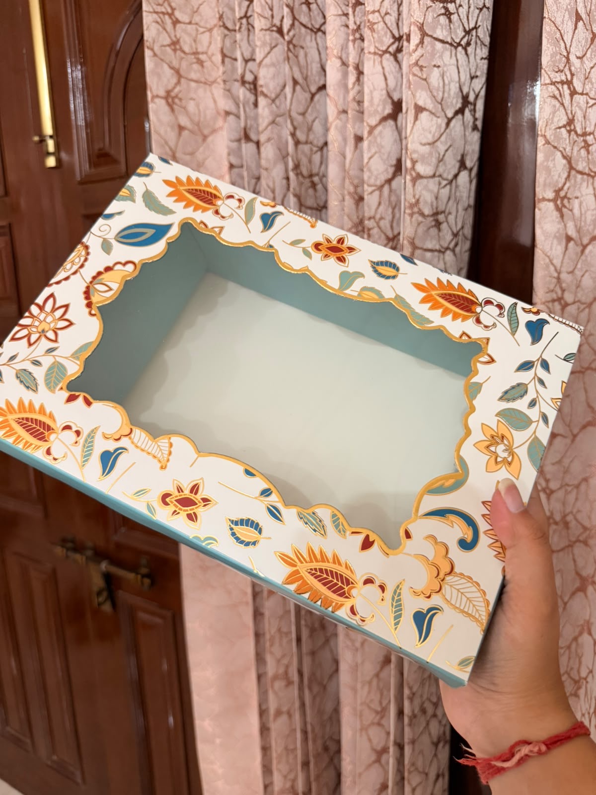 Heritage hamper box