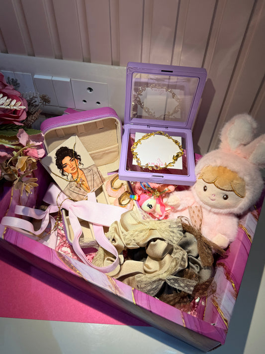 Blush & Bloom Princess Hamper (10 Articles)