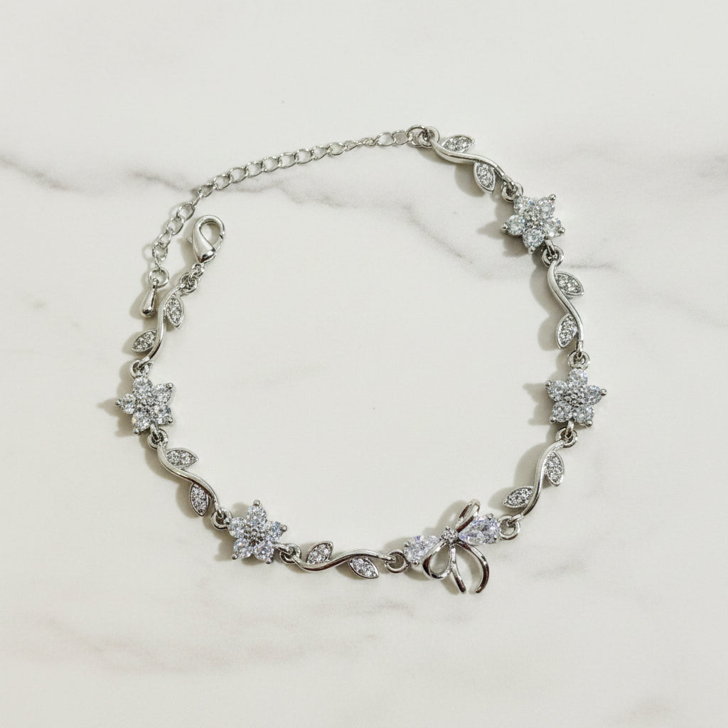 Blossom bow bracelet (white)