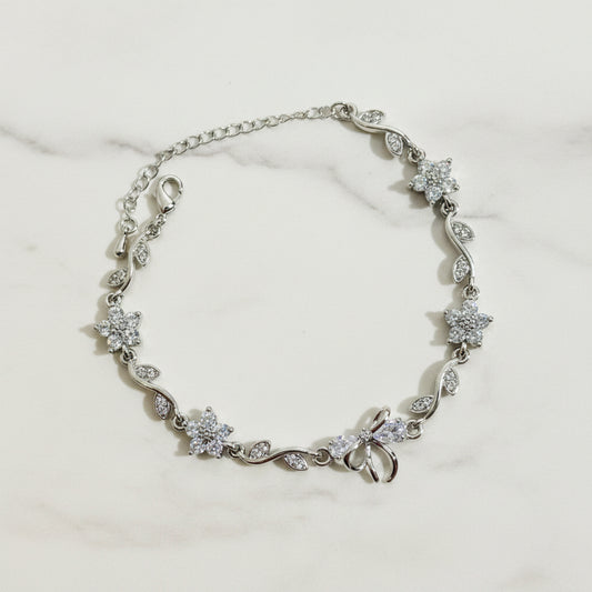Blossom bow bracelet (white)