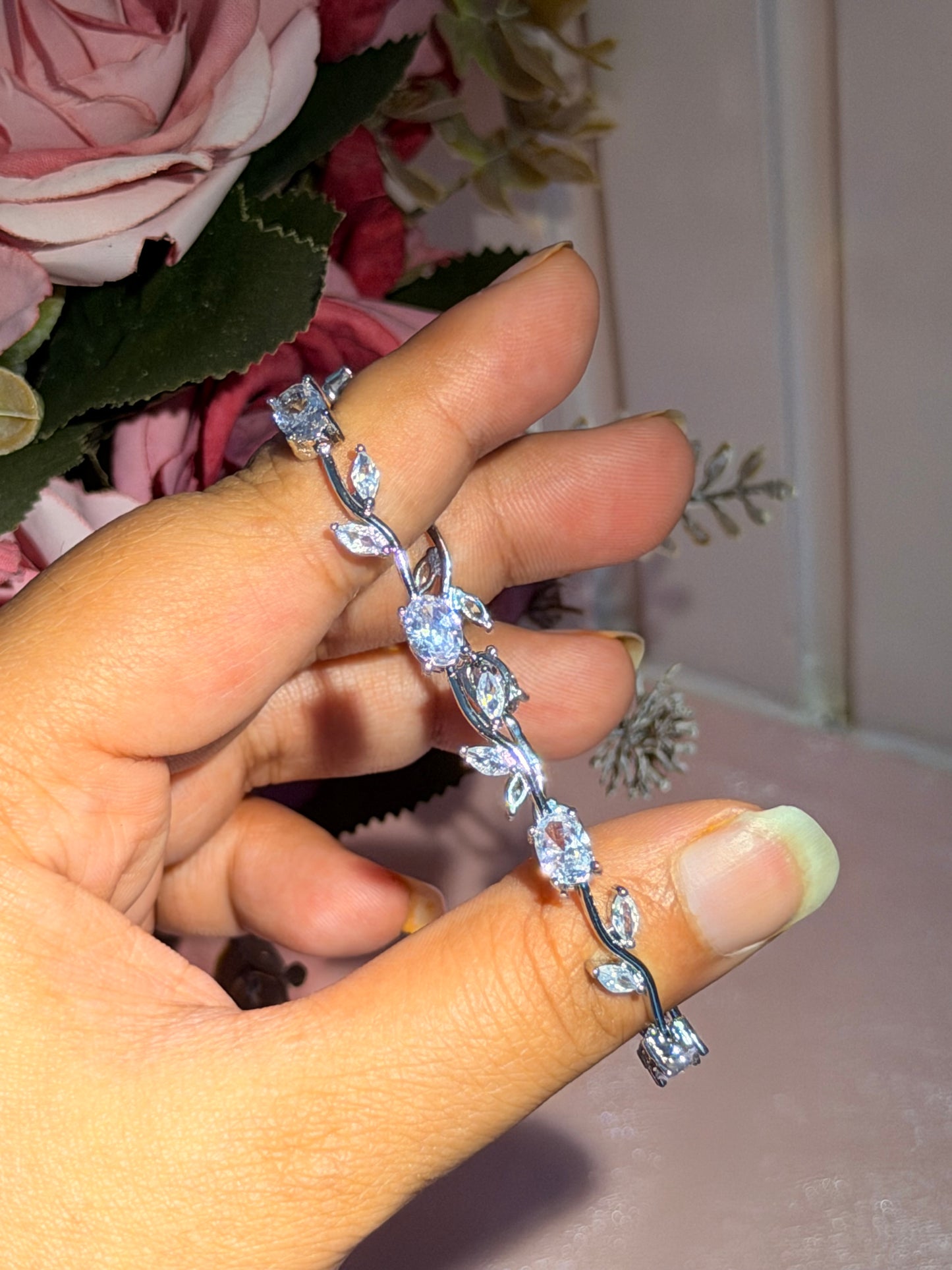 Tulip bracelet (crystal white)