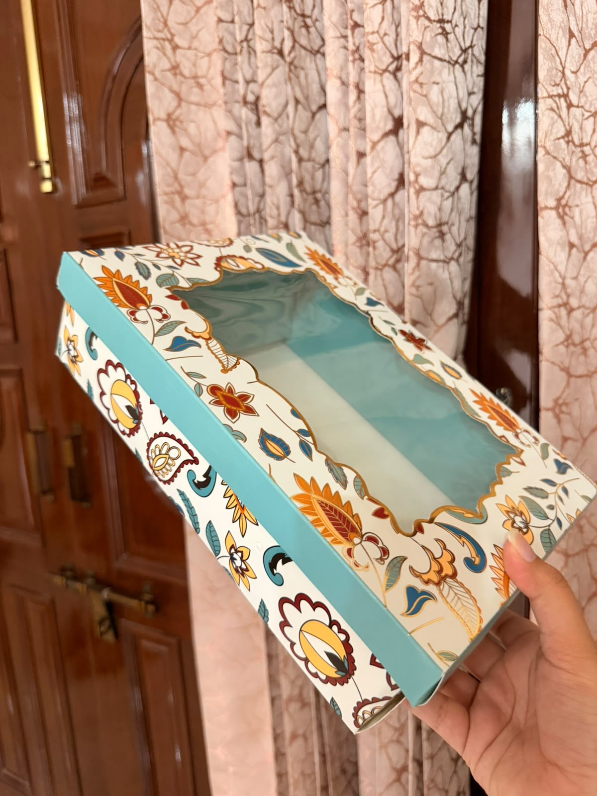Heritage hamper box
