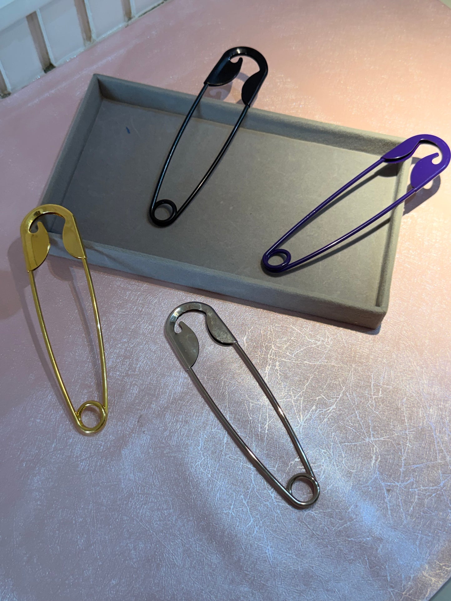 Safety pin hair-clip (golden)