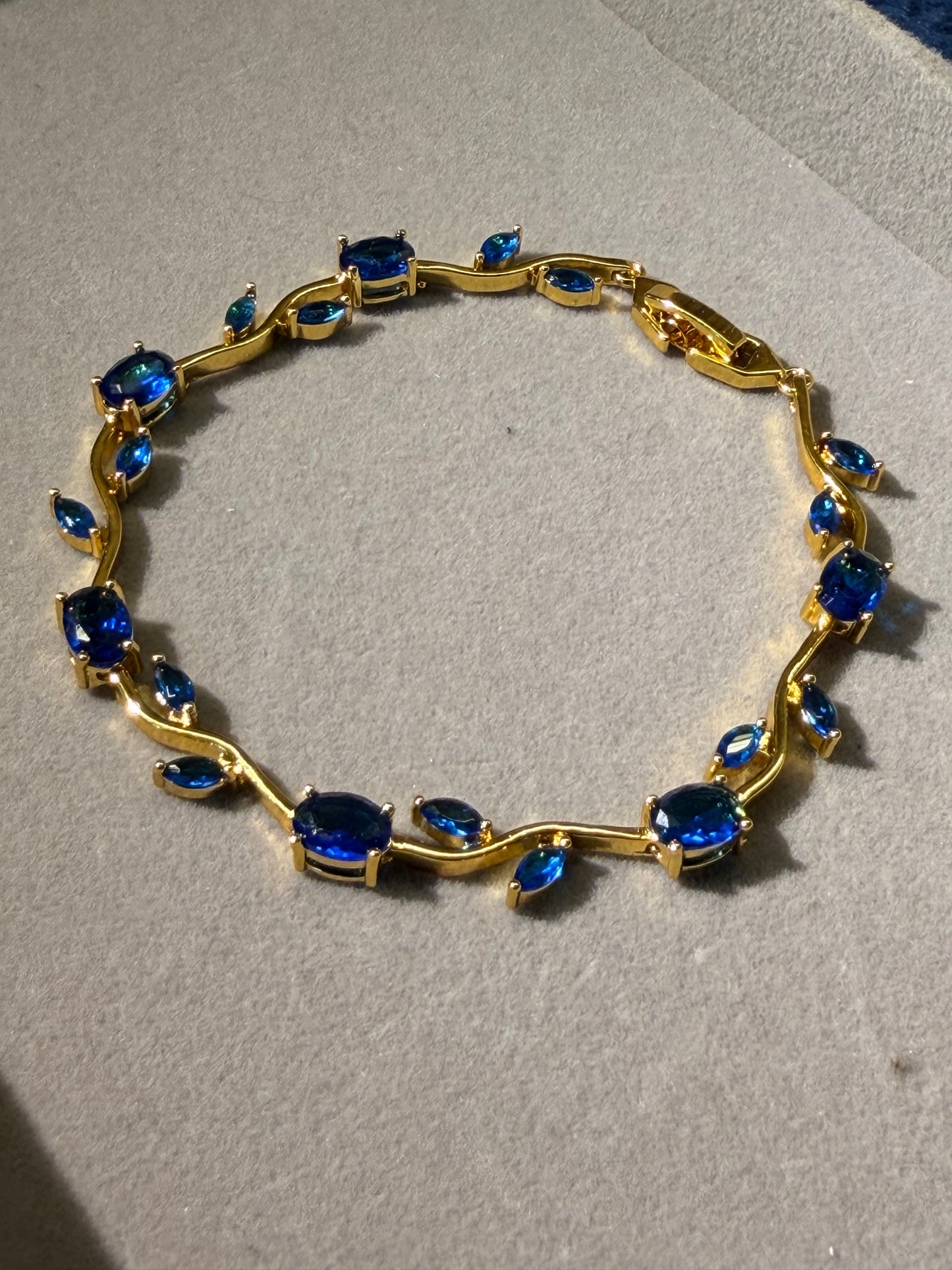 Tulip bracelet (blue)