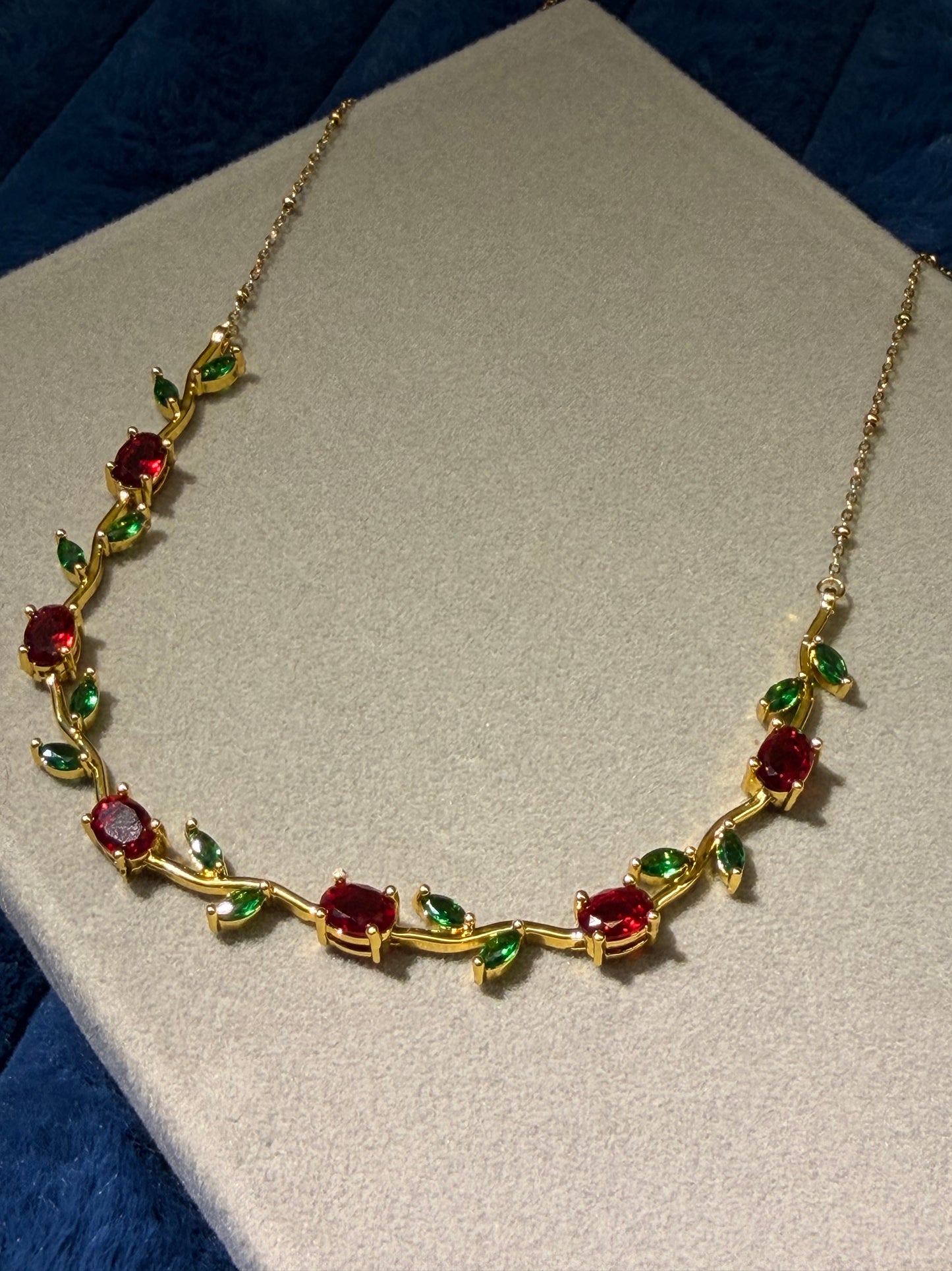 Tulip vine necklace (red)