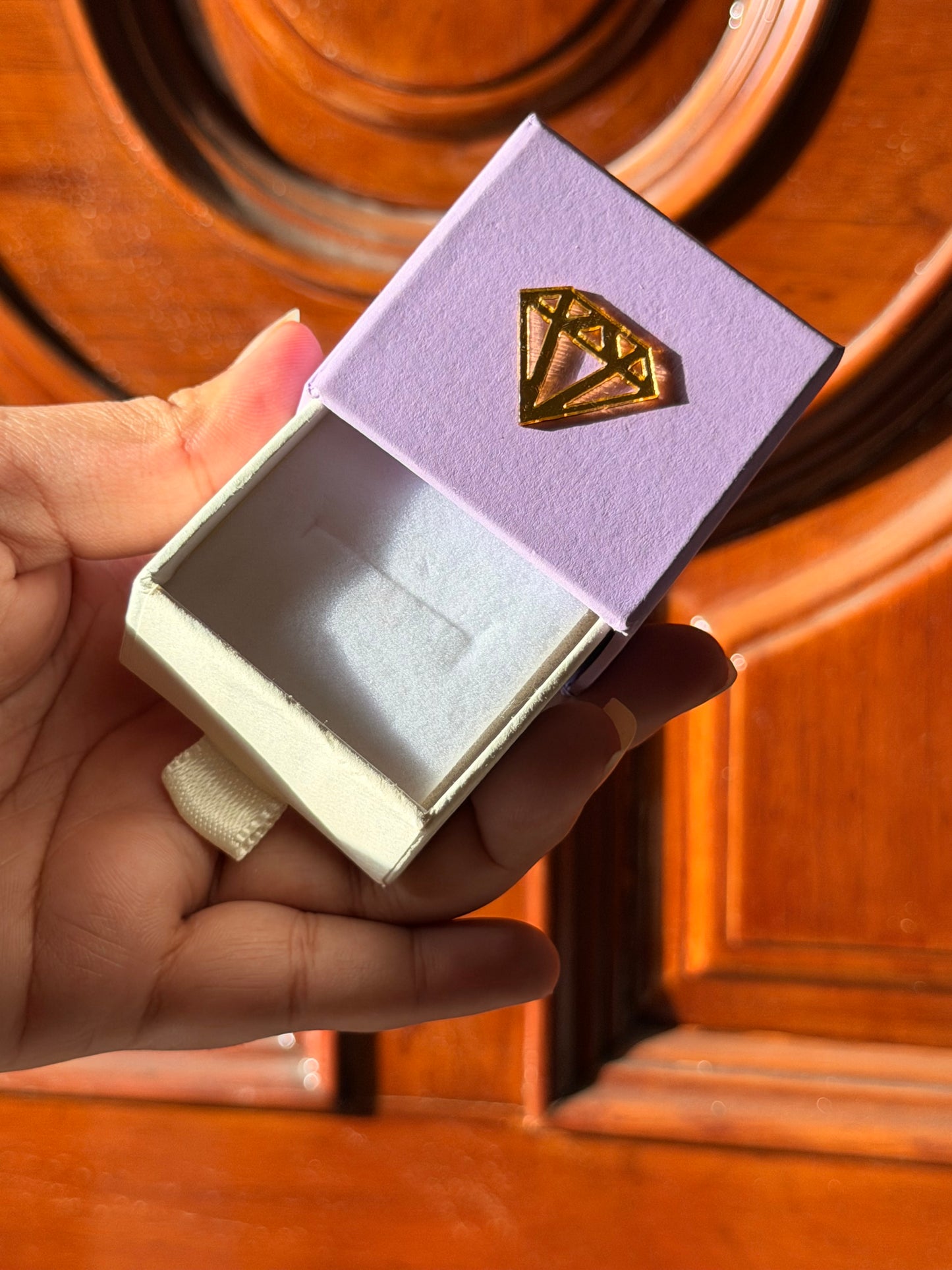 Ring pull out display box