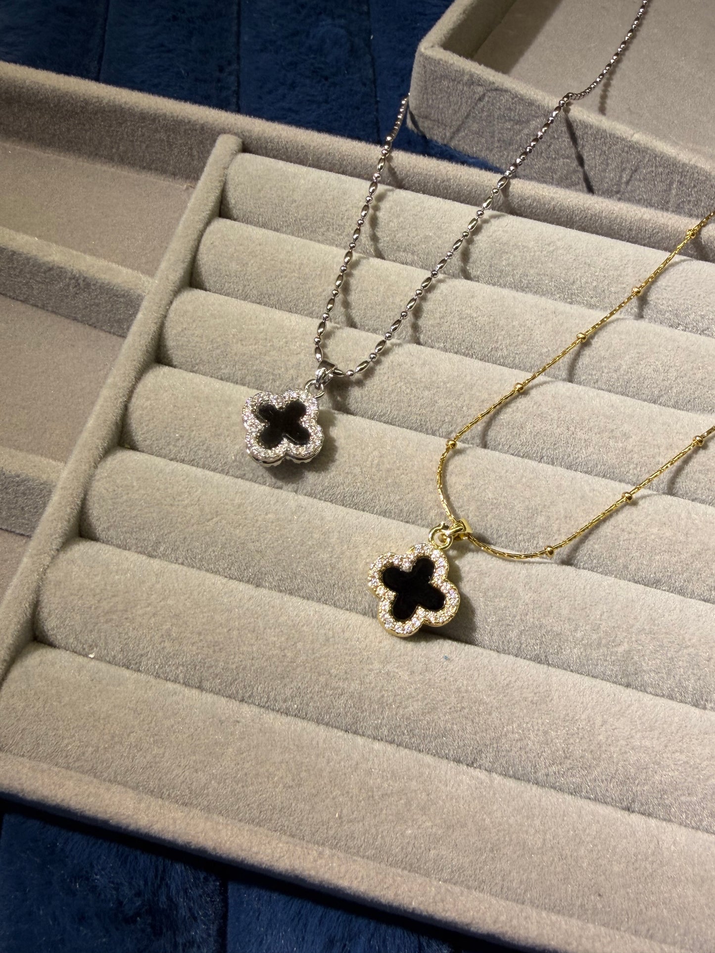 Clover flip pendent ( silver tone)